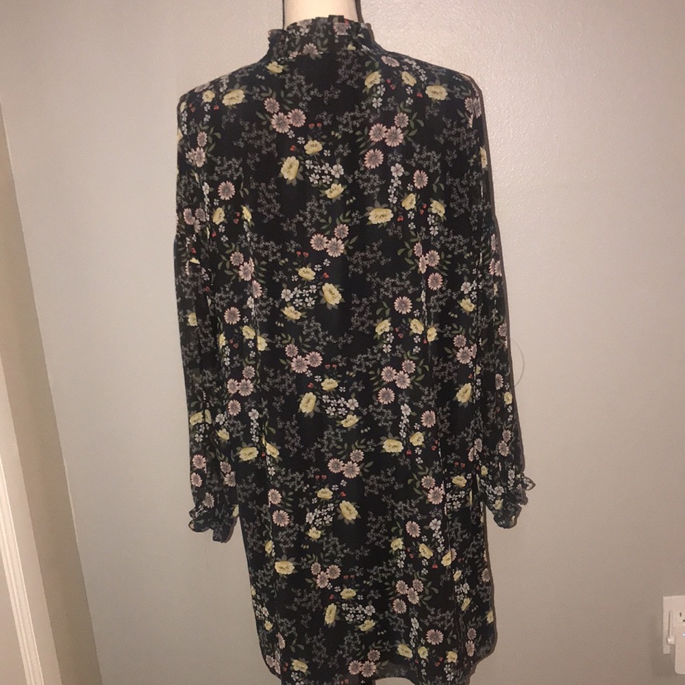 1. STATE Gorgeous Lined  Floral Tunic. - Picture 3 of 7